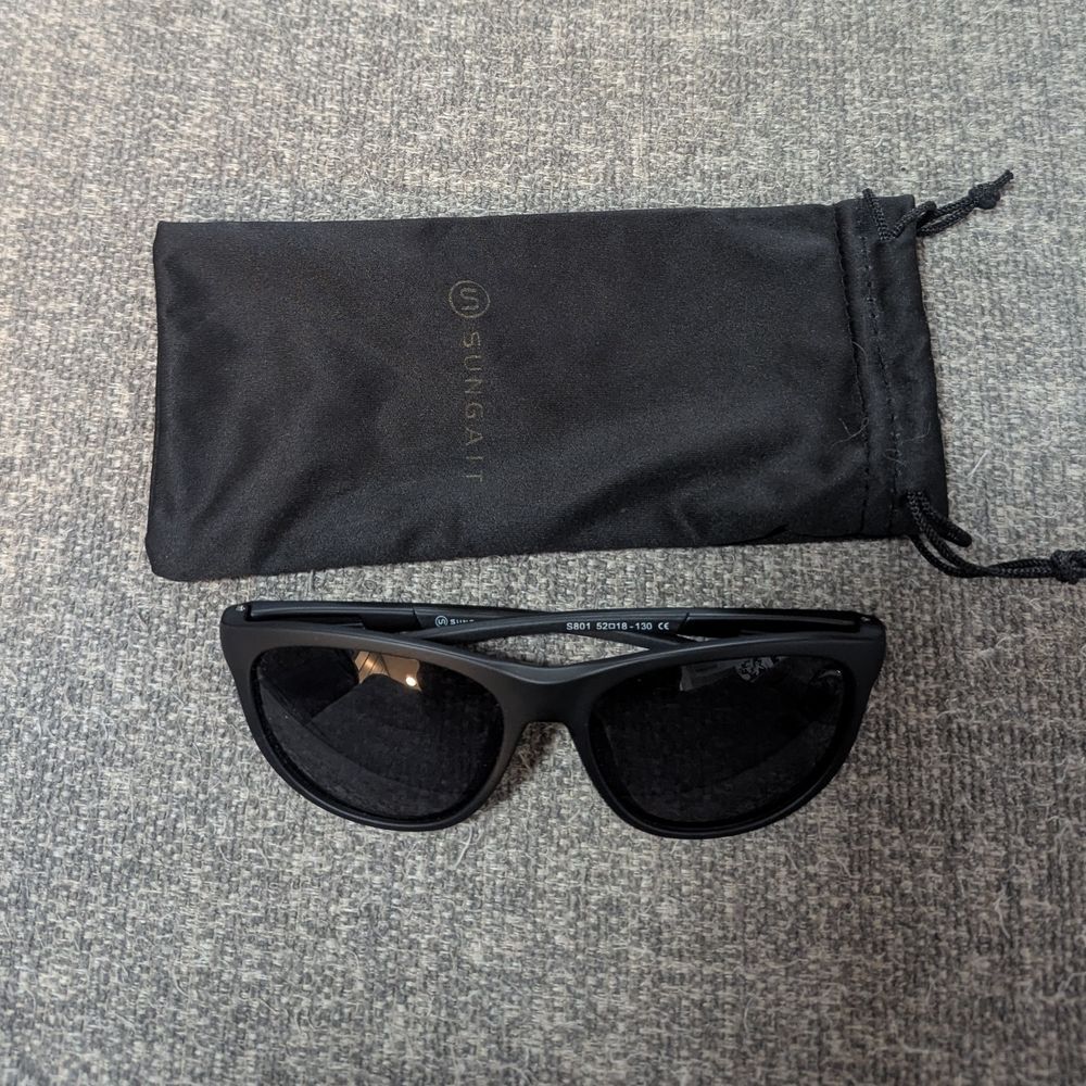 Sungait Black Sporty Round Sunglasses Unisex